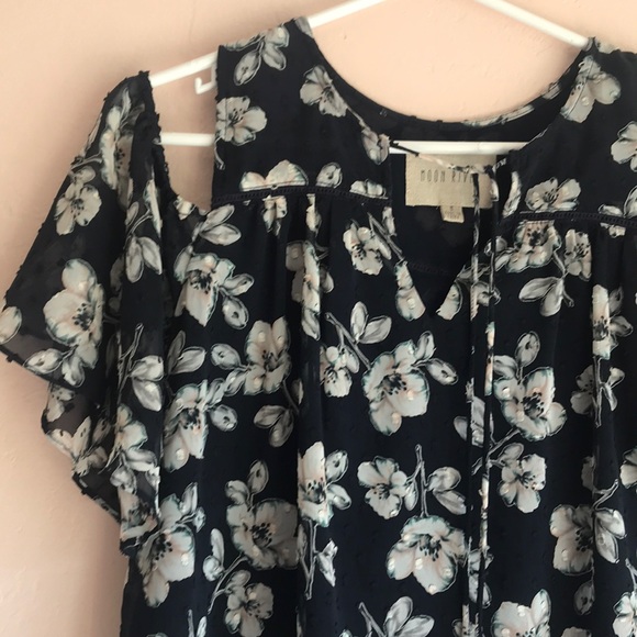 Anthro Moon River cold shoulder top size medium - Picture 7 of 12